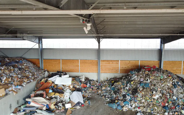 Early fire detection with waste bunker fire detection system - WASTE-SCAN from InfraTec