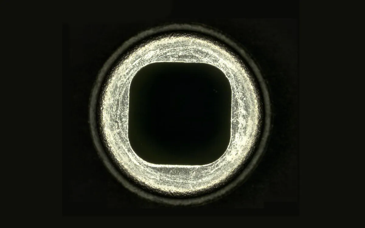 Broadband, solderable infrared window for pyroelectric detectors