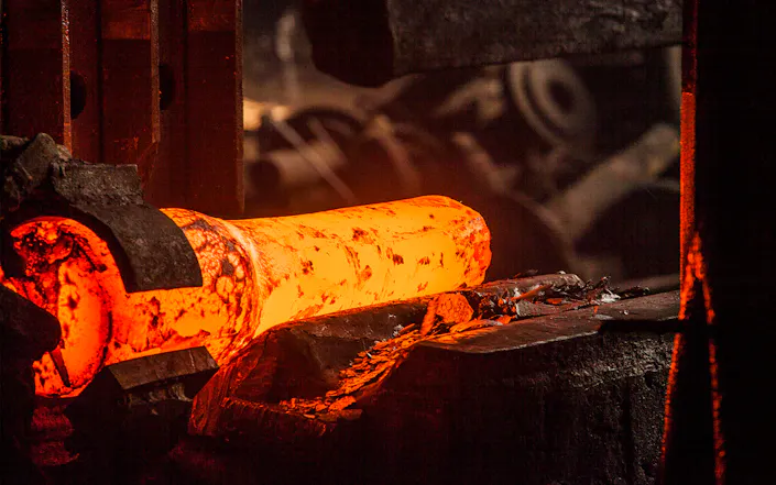 Infrared camera ImageIR® 8100 Series from InfraTec - Picture credits: © iStock.com / prabhjits