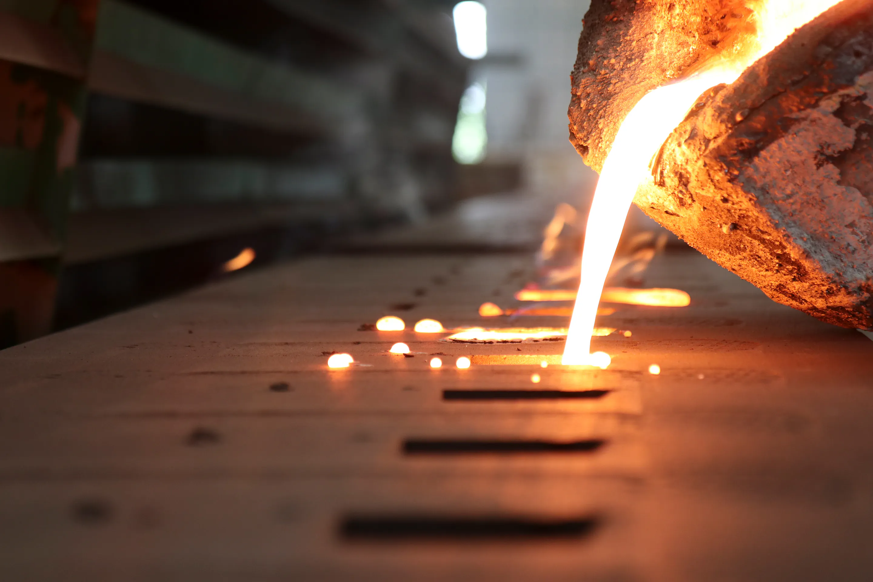 InfraTec | Thermography in Casting, molten metal - Picture credits: @ iStock / Warut1