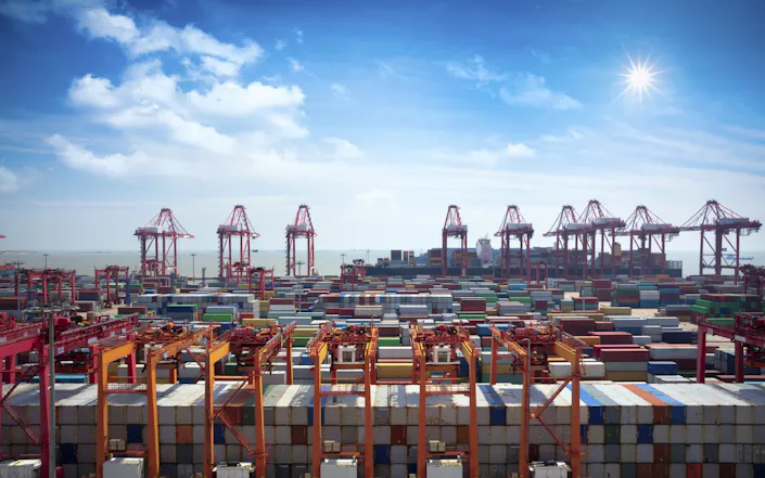 Monitoring seaports with FIRE-SCAN - © iStock/pat138241