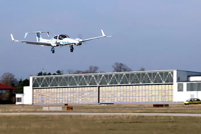 Fly-by-wire research aircraft DA42 from the Technical University of Munich during an automatic landing in Wiener Neustadt.