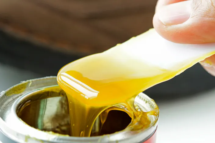 Monitoring the Surface Temperature on Curing Epoxy Resin Samples - Picture credits: © AdobeStock / wichientep