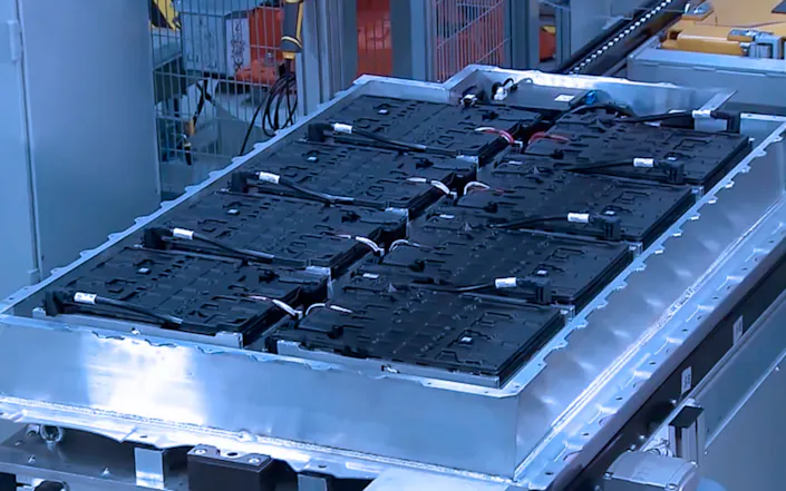 InfraTec thermography - electronics li-ionen-battery - Picture credits: © Fishman64 / Shutterstock.com