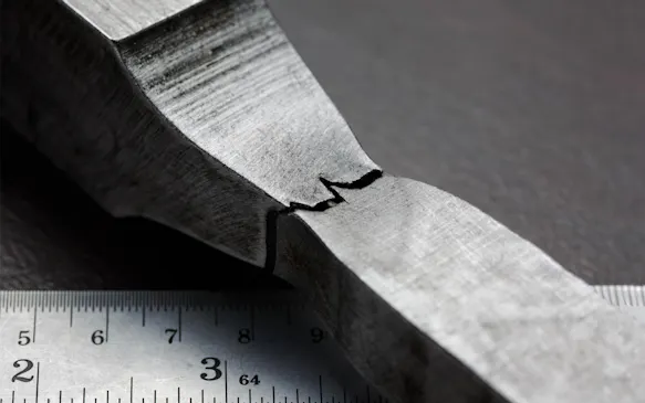 InfraTec research projects crack detection - picture credits: © iStock.com / kimtaro